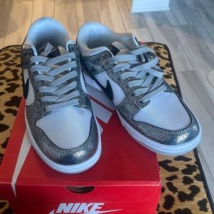 Nike low dunk silver